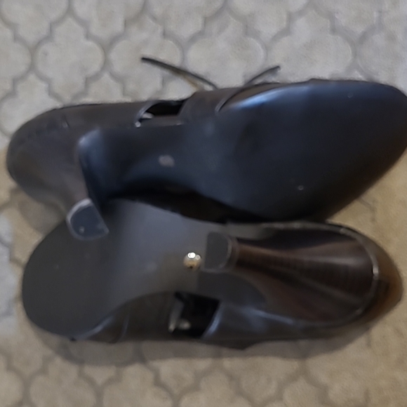 Wingtip style Worthington heels - Picture 3 of 3